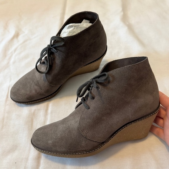 J Crew 10 Macalister Bootie Ankle Boots ~ Gray Suede Chukka Wedge Lace Up - Picture 1 of 8